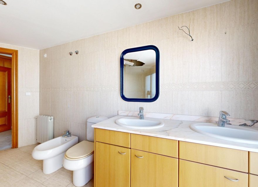 Resale - Apartment - Valencia - Penya-roja