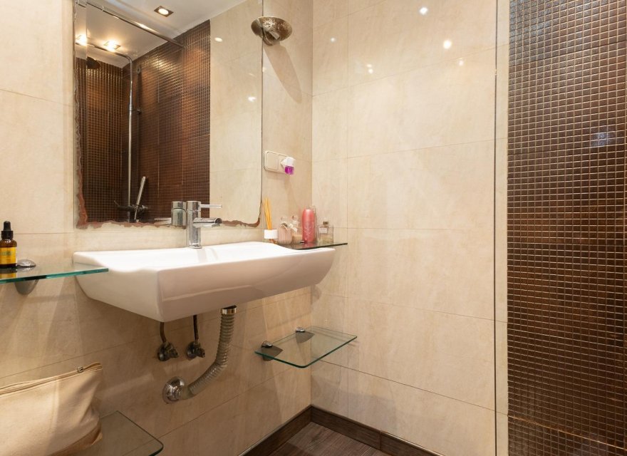 Resale - Apartment - Valencia - Quatre Carreres