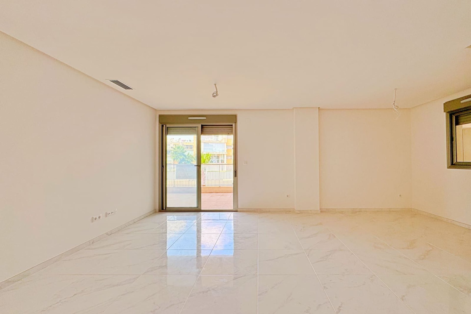 Resale - Apartment - Villamartin