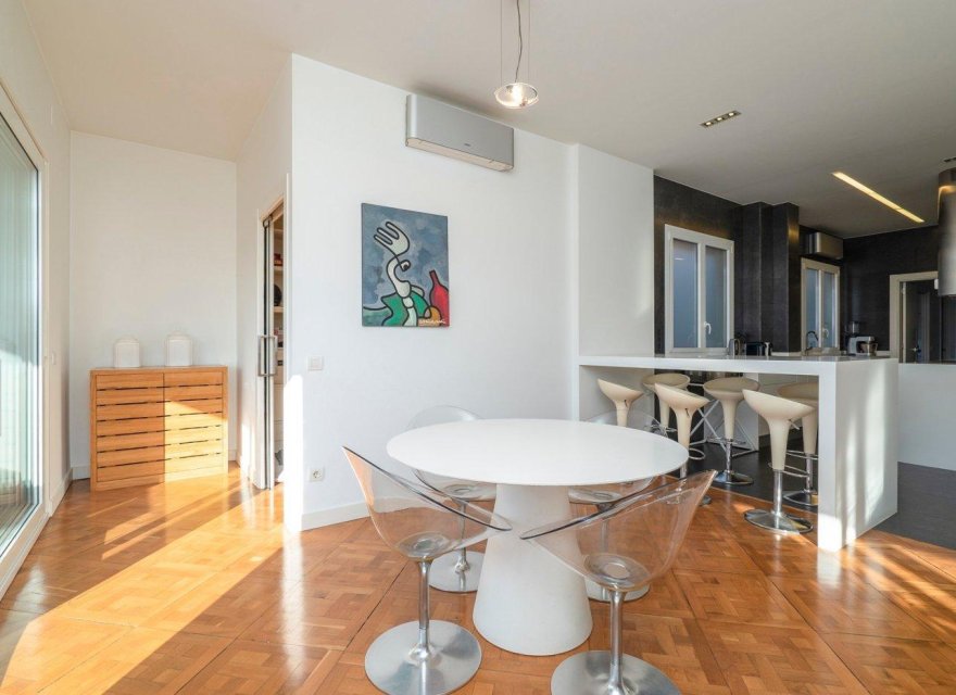 Resale - Apartment - Zona Alta