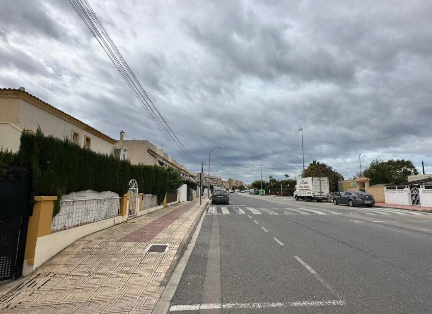 Resale - Bungalow - Orihuela Costa - Los Almendros-la Florida