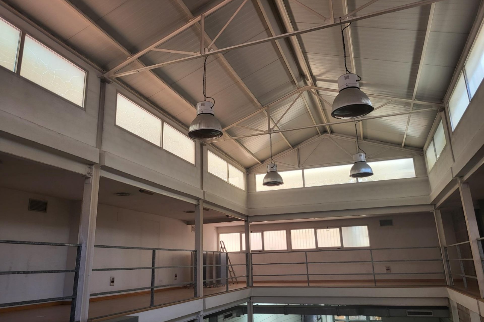 Resale - Commercial - Valencia