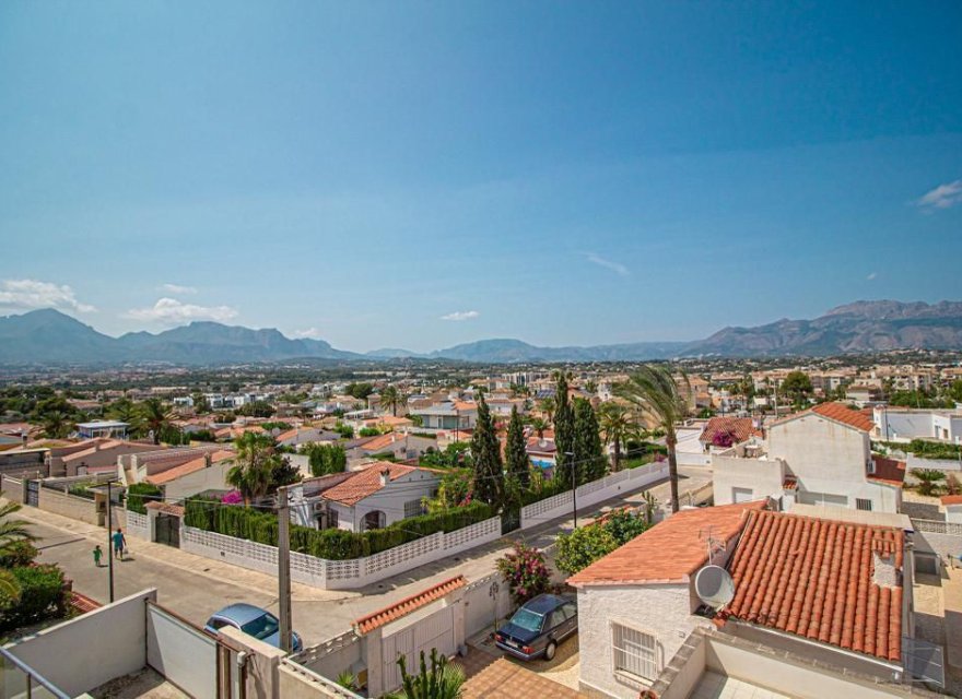 Resale - Villa - Albir  - Albir