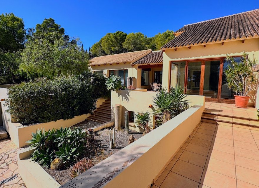 Resale - Villa - Altea