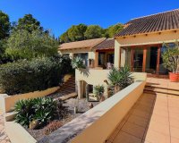 Resale - Villa - Altea