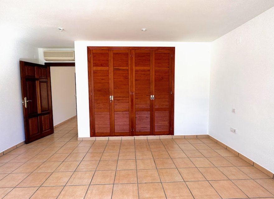 Resale - Villa - Altea