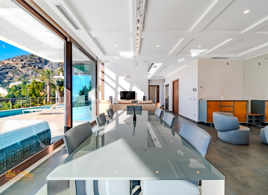 Resale - Villa - Altea