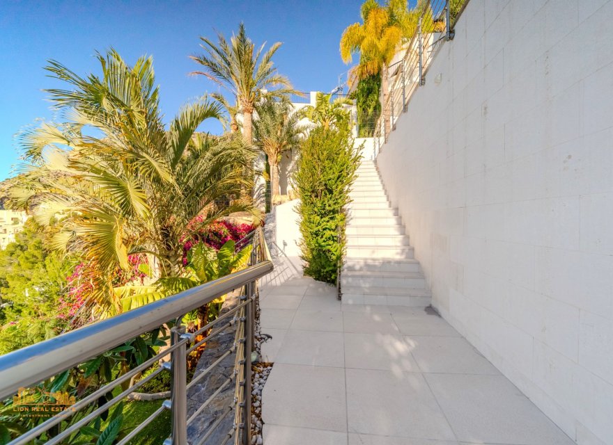 Resale - Villa - Altea