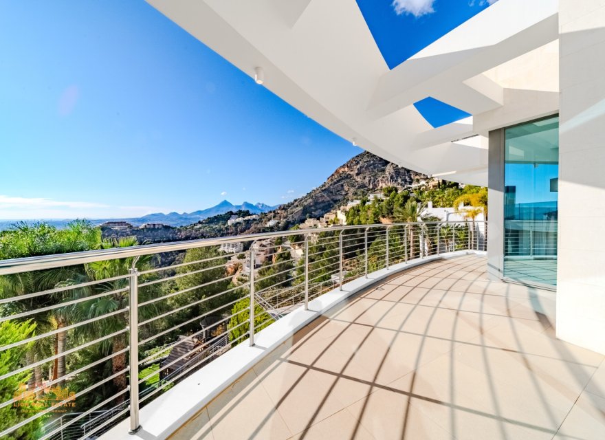 Resale - Villa - Altea