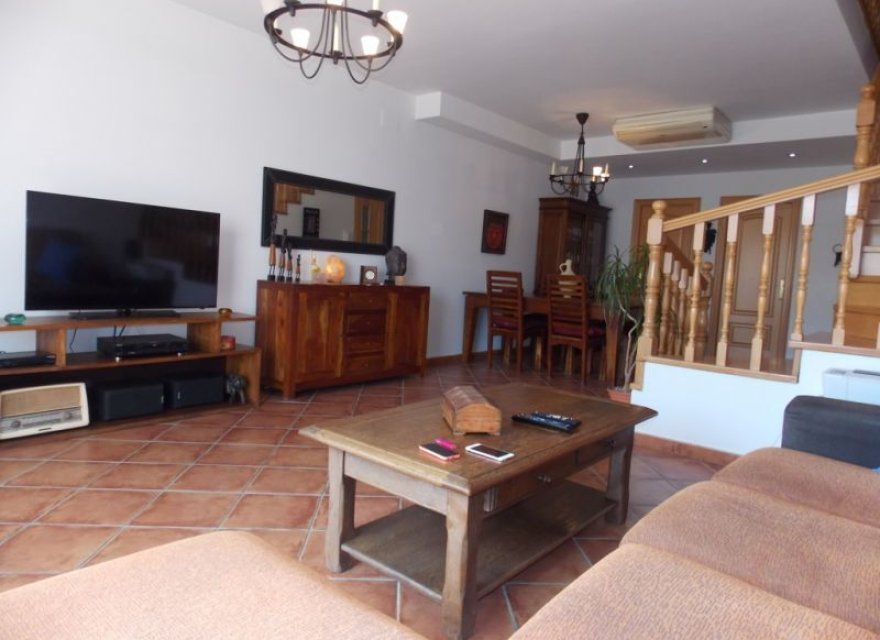 Resale - Villa - Badalona
