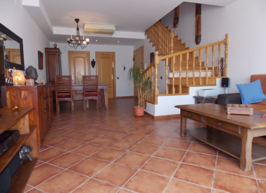 Resale - Villa - Badalona