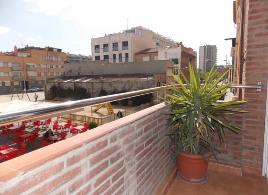 Resale - Villa - Badalona