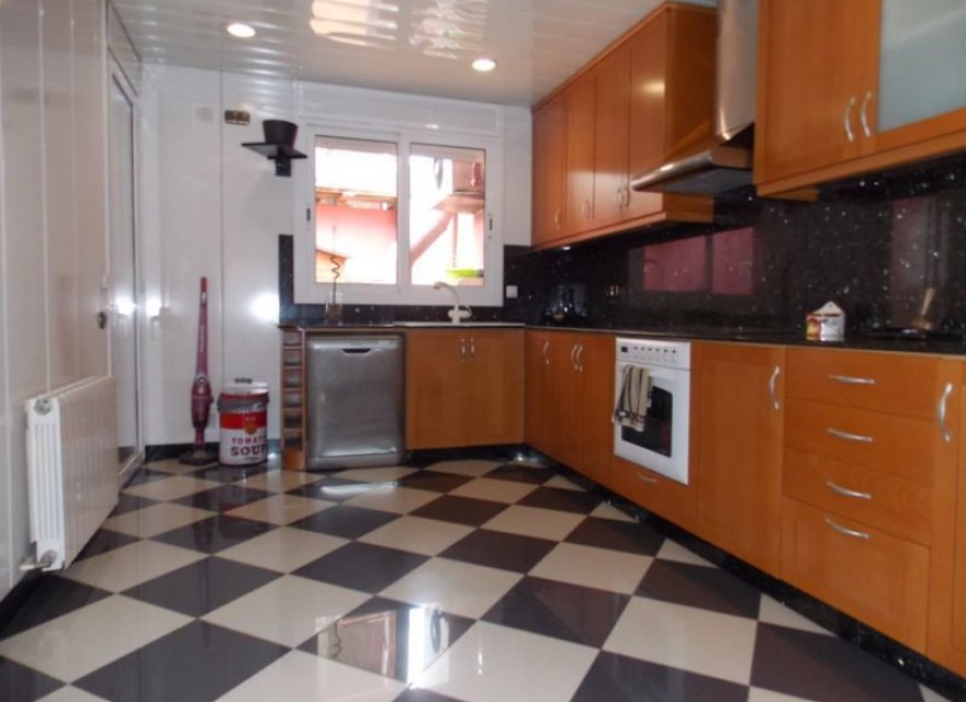 Resale - Villa - Badalona