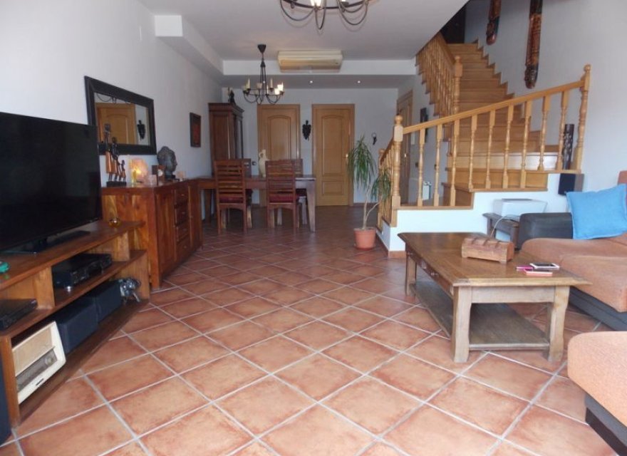 Resale - Villa - Badalona