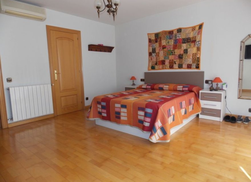 Resale - Villa - Badalona