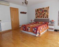 Resale - Villa - Badalona