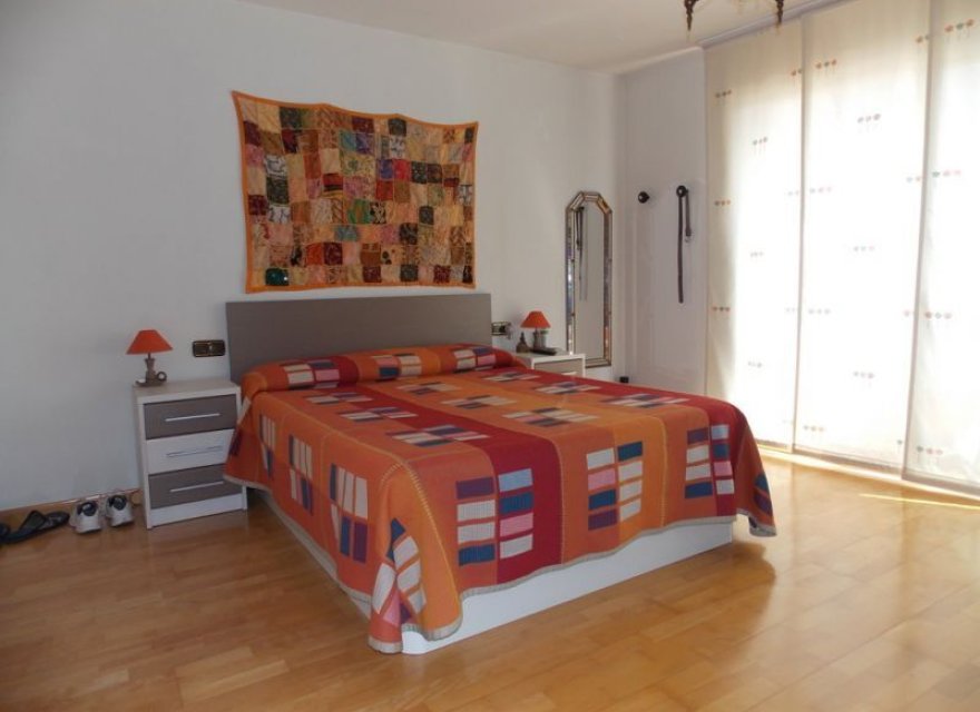 Resale - Villa - Badalona
