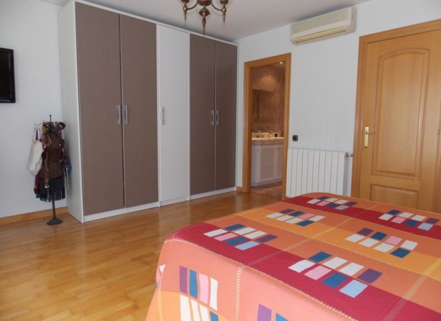 Resale - Villa - Badalona