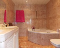 Resale - Villa - Badalona