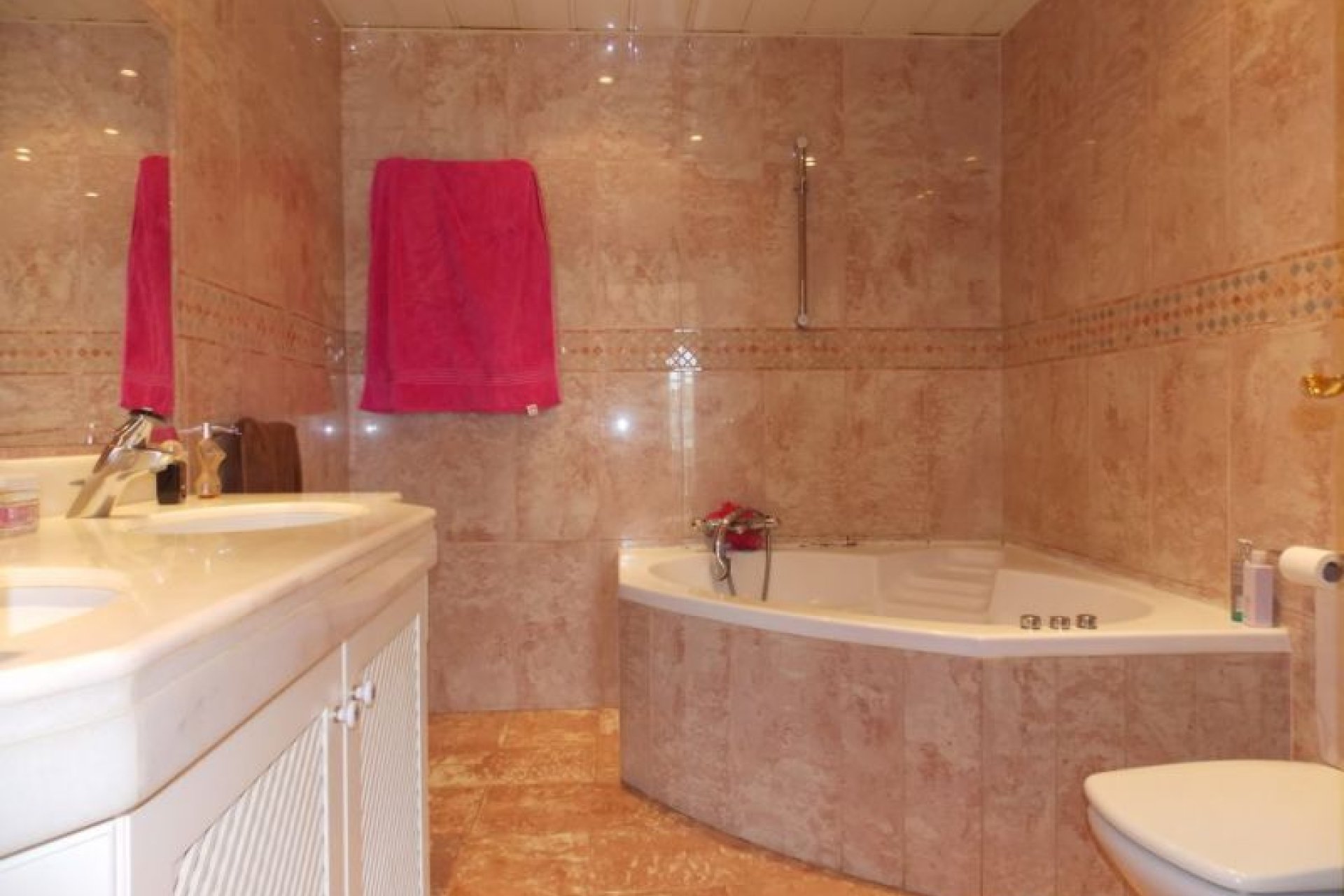 Resale - Villa - Badalona