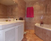 Resale - Villa - Badalona