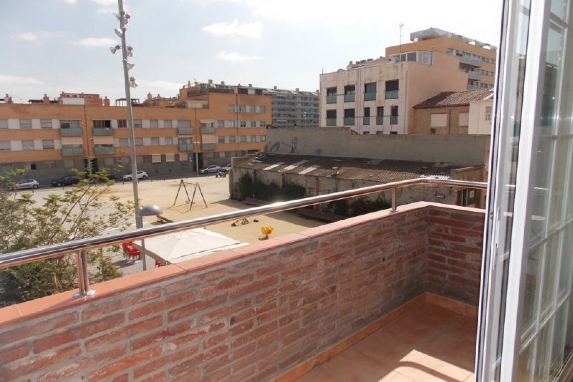 Resale - Villa - Badalona