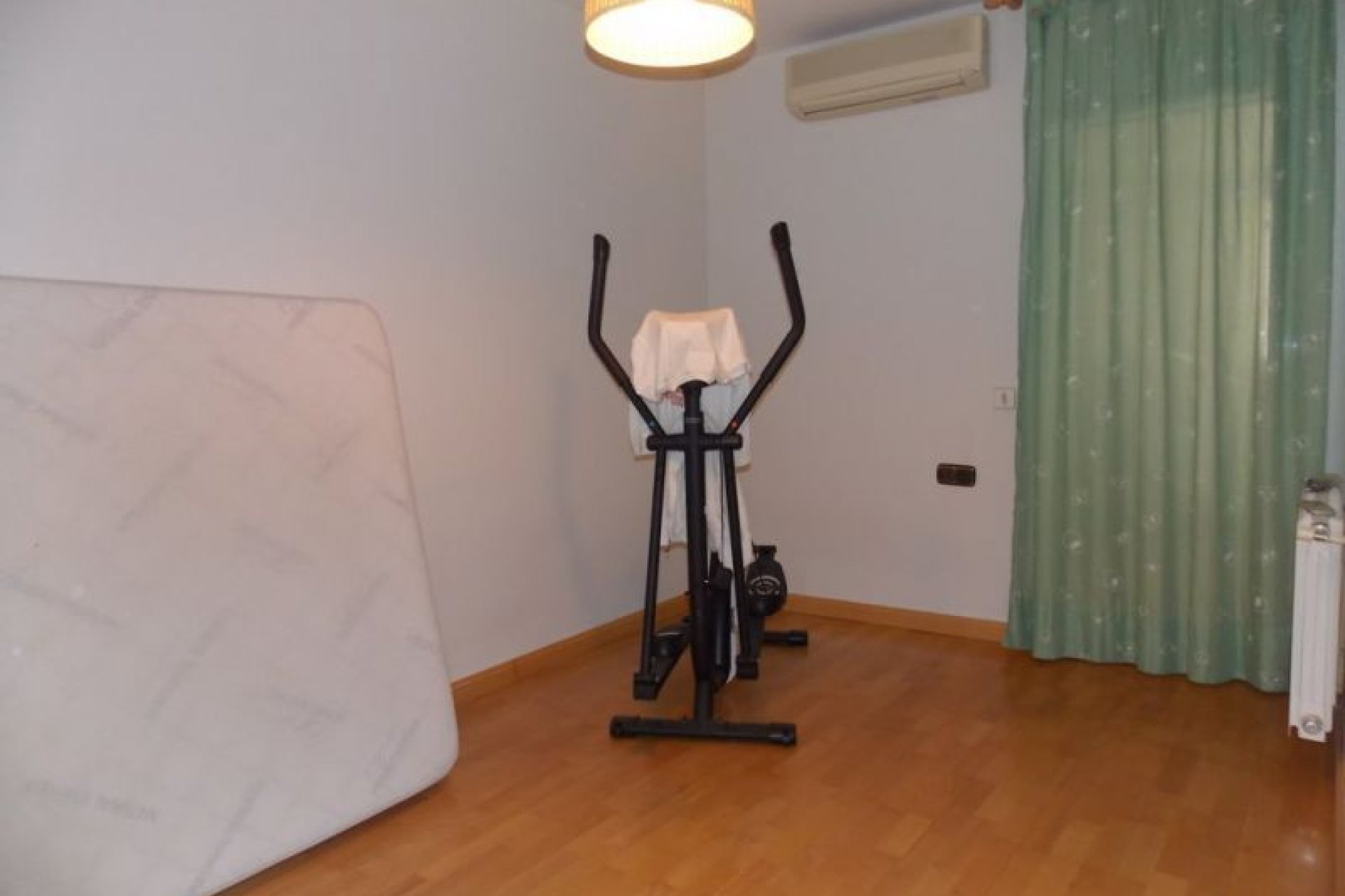 Resale - Villa - Badalona