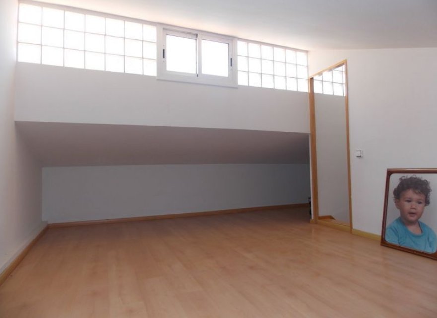 Resale - Villa - Badalona