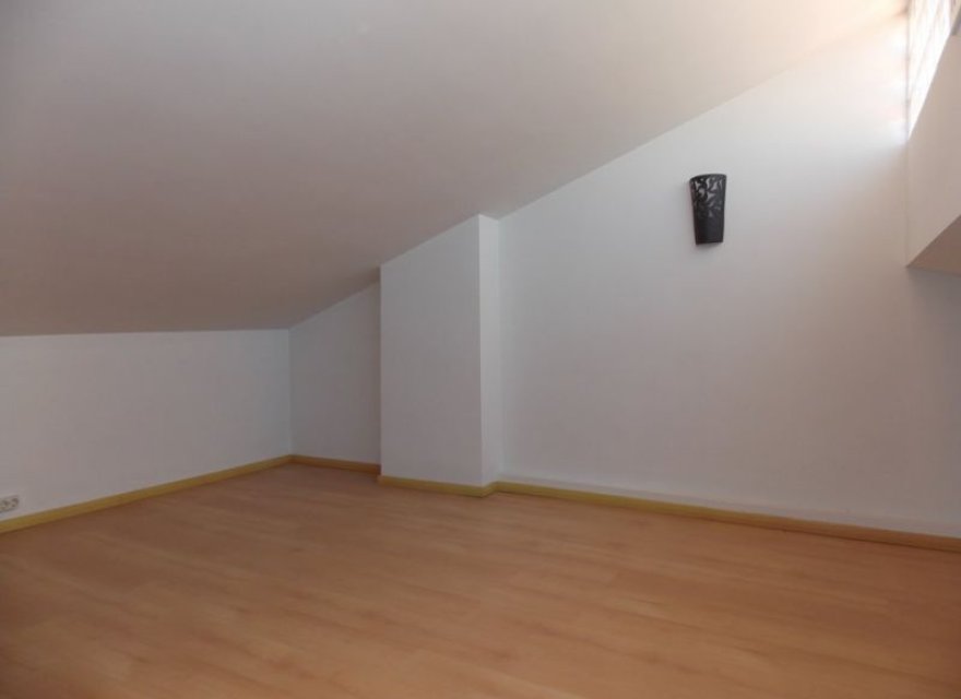 Resale - Villa - Badalona