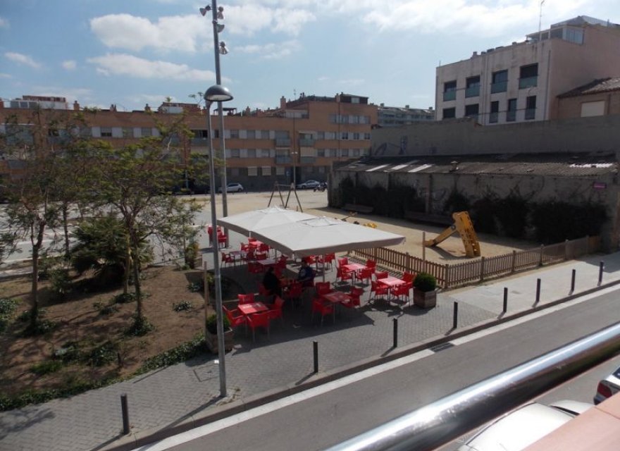 Resale - Villa - Badalona