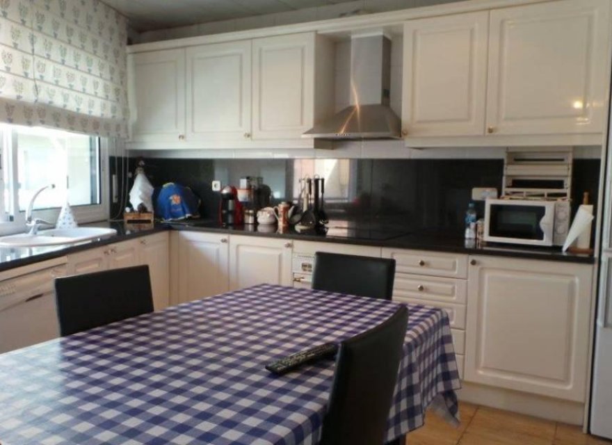 Resale - Villa - Badalona