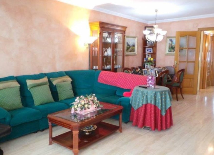 Resale - Villa - Badalona