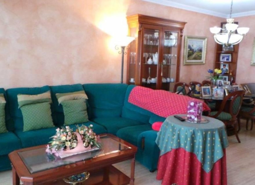 Resale - Villa - Badalona
