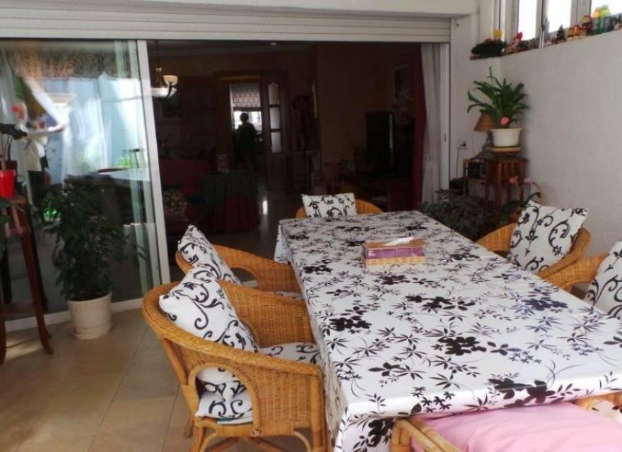 Resale - Villa - Badalona