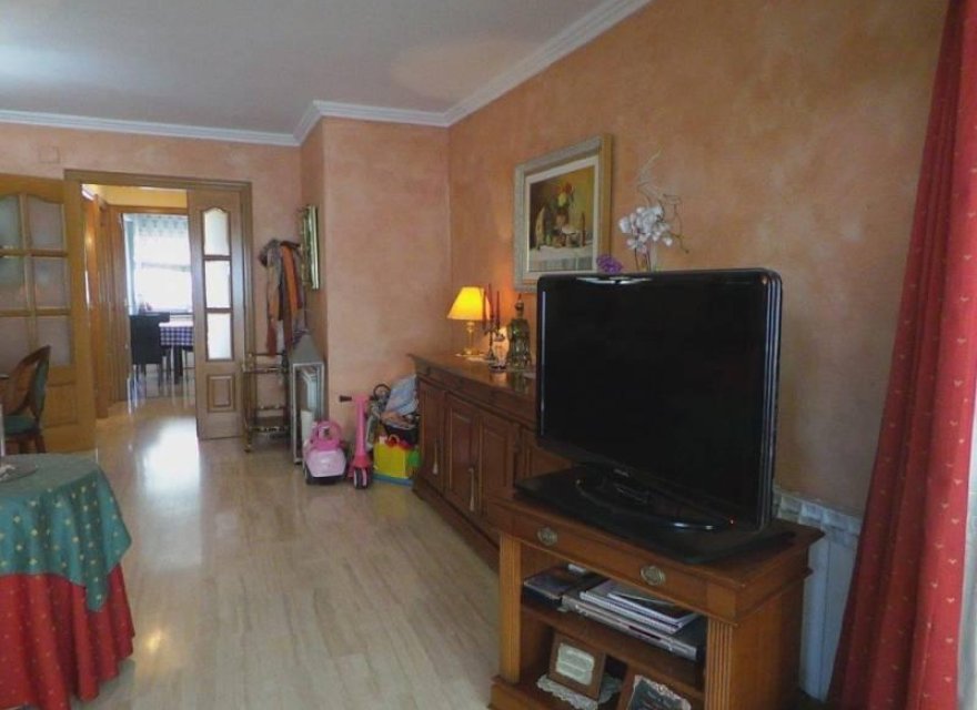 Resale - Villa - Badalona