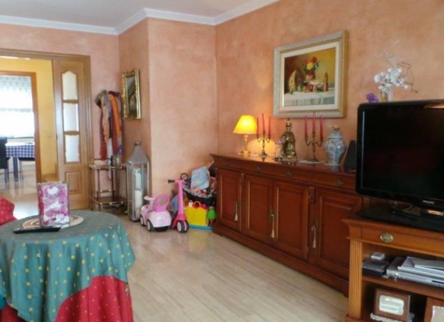 Resale - Villa - Badalona