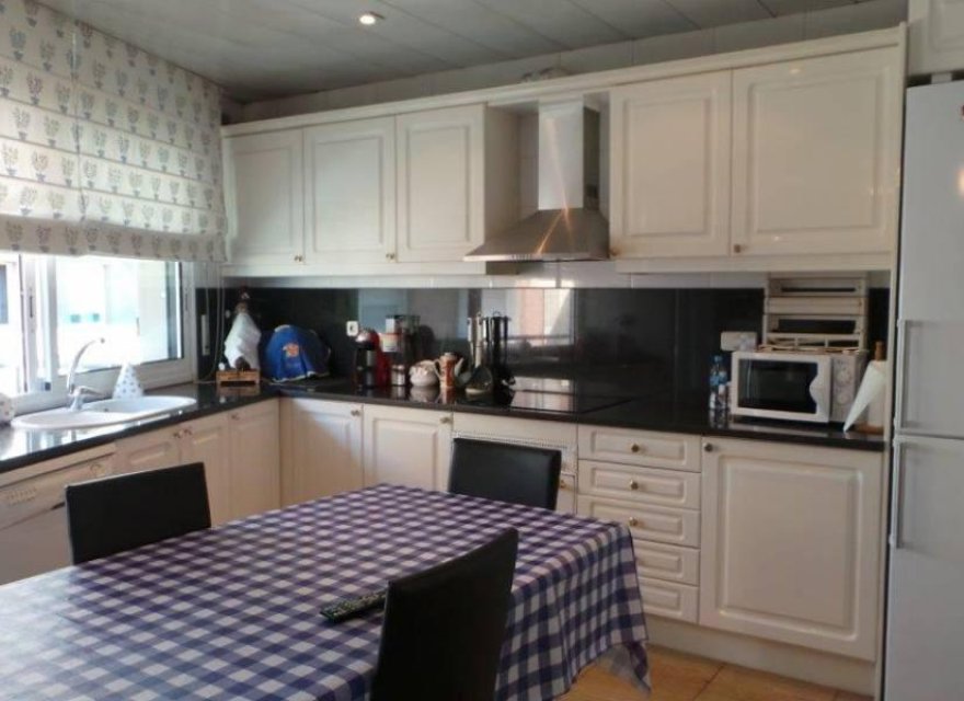 Resale - Villa - Badalona