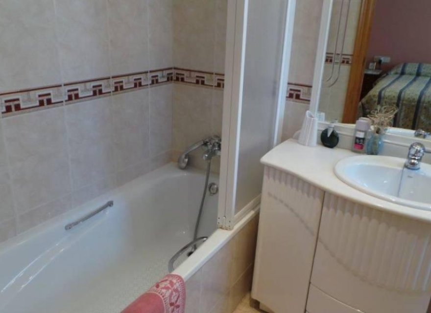 Resale - Villa - Badalona