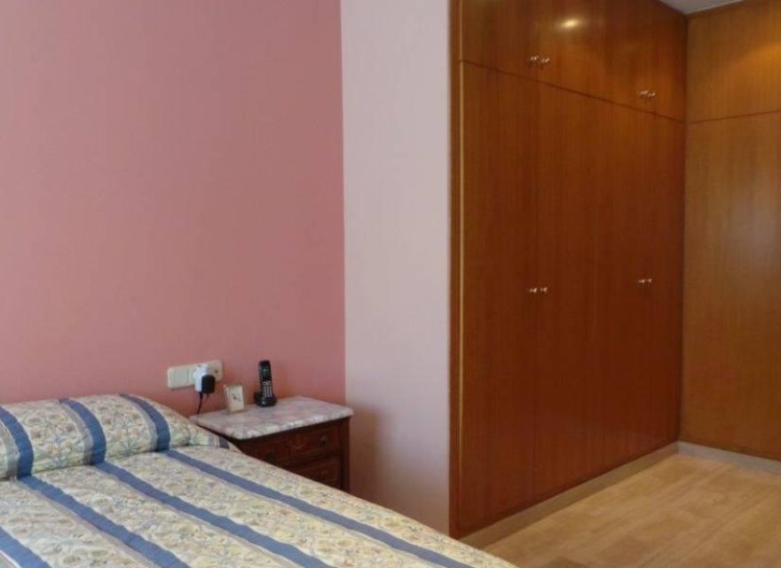 Resale - Villa - Badalona