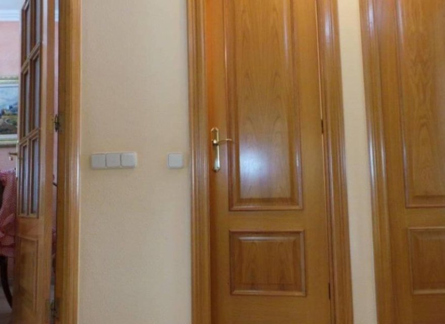 Resale - Villa - Badalona