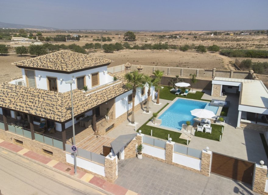 Resale - Villa - Balsicas