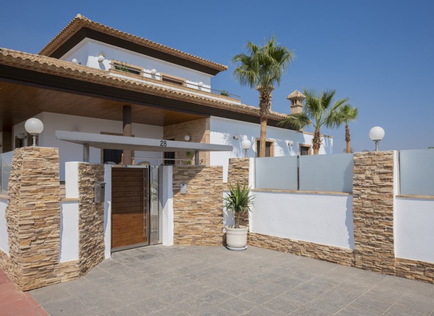 Resale - Villa - Balsicas