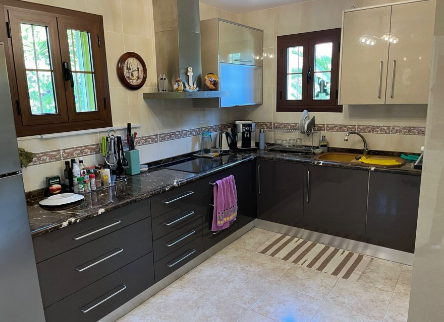 Resale - Villa - Benidorm