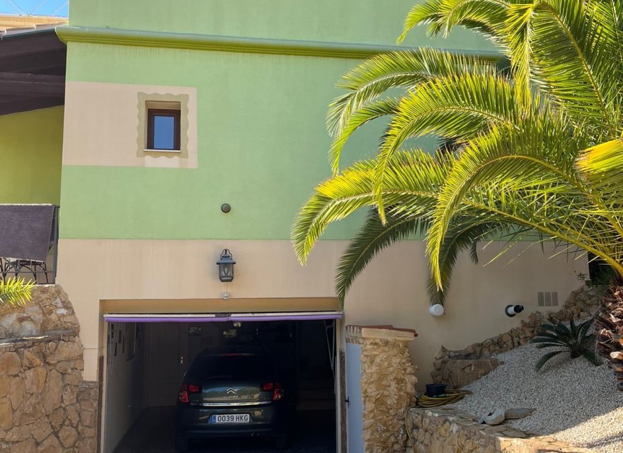 Resale - Villa - Benidorm