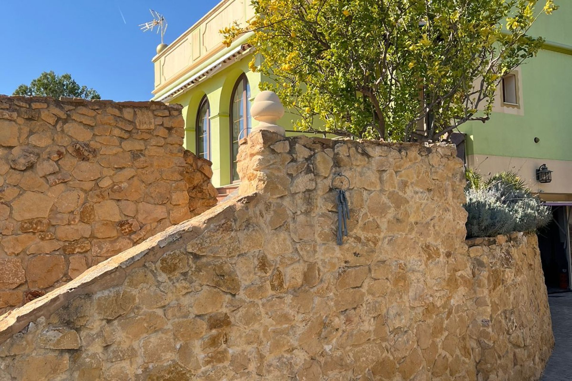 Resale - Villa - Benidorm