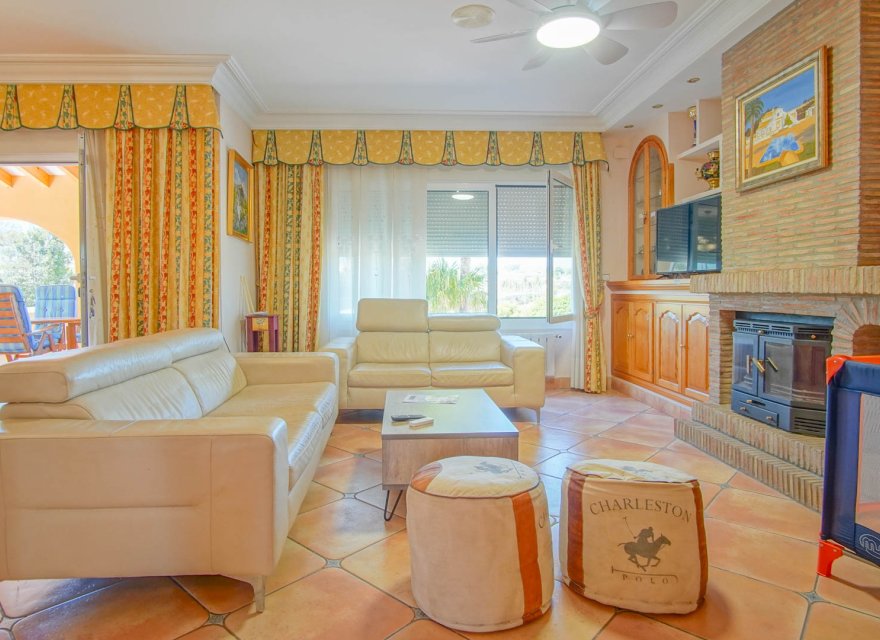 Resale - Villa - Benissa - Fustera