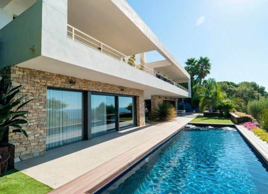 Resale - Villa - Blanes