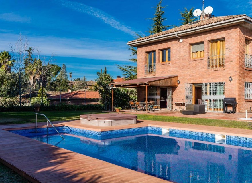 Resale - Villa - Cerdanyola del Valles