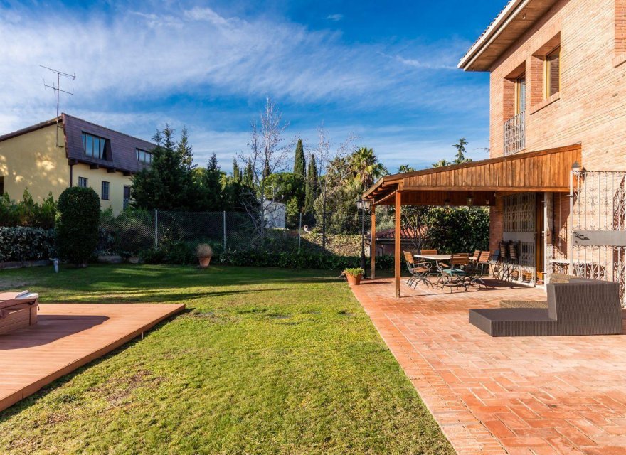 Resale - Villa - Cerdanyola del Valles