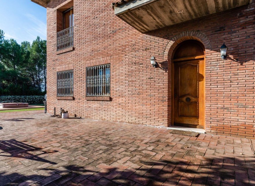 Resale - Villa - Cerdanyola del Valles